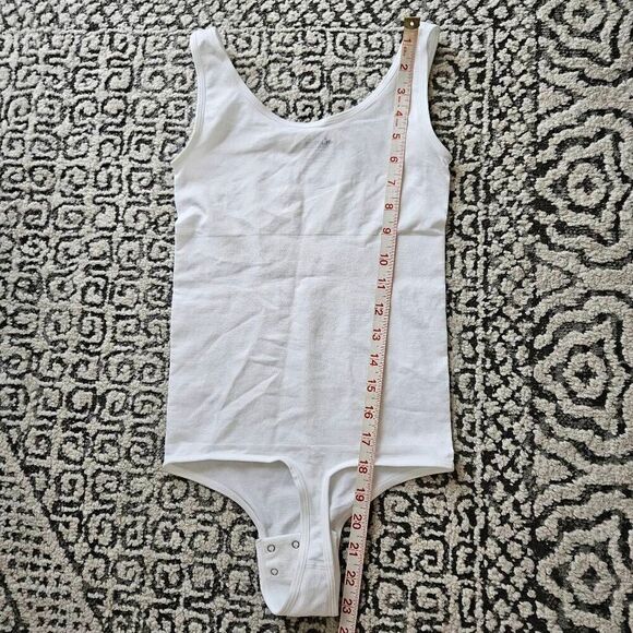 Yummie Ivy Seamless Shaping Thong Bodysuit in White Size Small/Medium - Picture 5 of 5